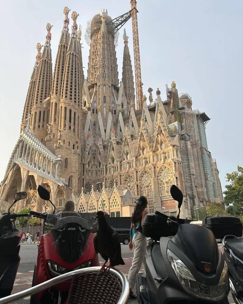 精神小伙!斯科蒂-巴恩斯晒自己在巴塞罗那旅游的照片