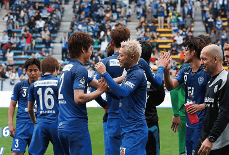 近期戰(zhàn)绩8中(zhōng)8状态火熱(rè)！周六(liù)001 日职鹿岛鹿角 VS 福冈黄蜂深(shēn)度解析：榜(bǎng)首之争的攻防(fáng)博弈！！!