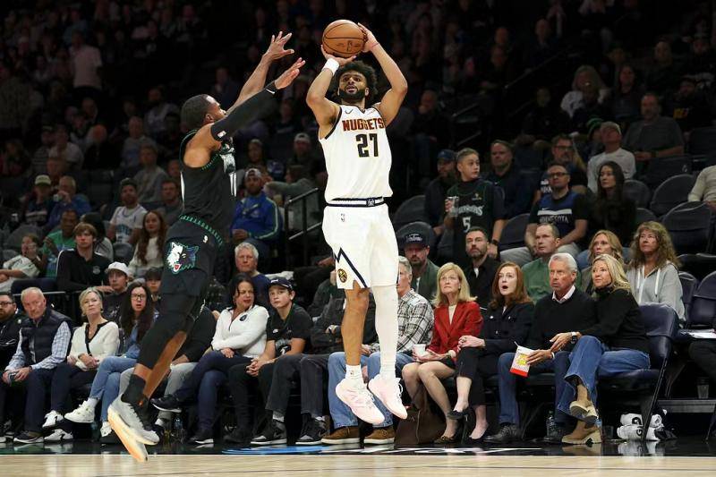 NBA｜約(yuē)基奇連(lián)续三场三双 掘金战胜森林狼