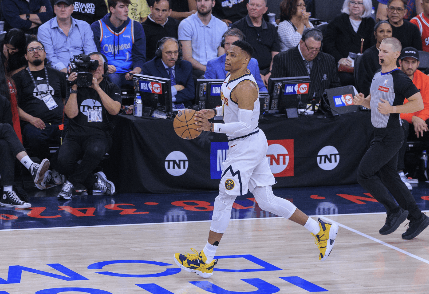 NBA | 历史三双王面临无球可打，他还能重返NBA赛场吗？