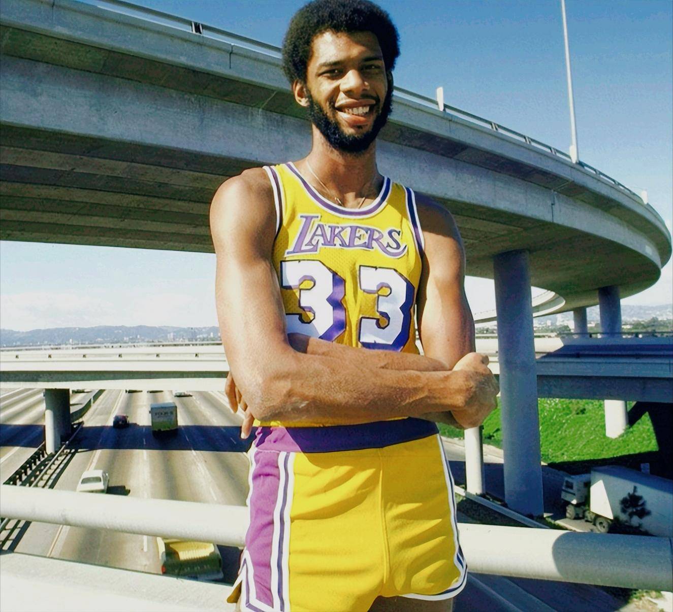 詹姆斯即将再度封神！登顶历史第一总胜场仅差59场！若达成只能说到NBA天花板了