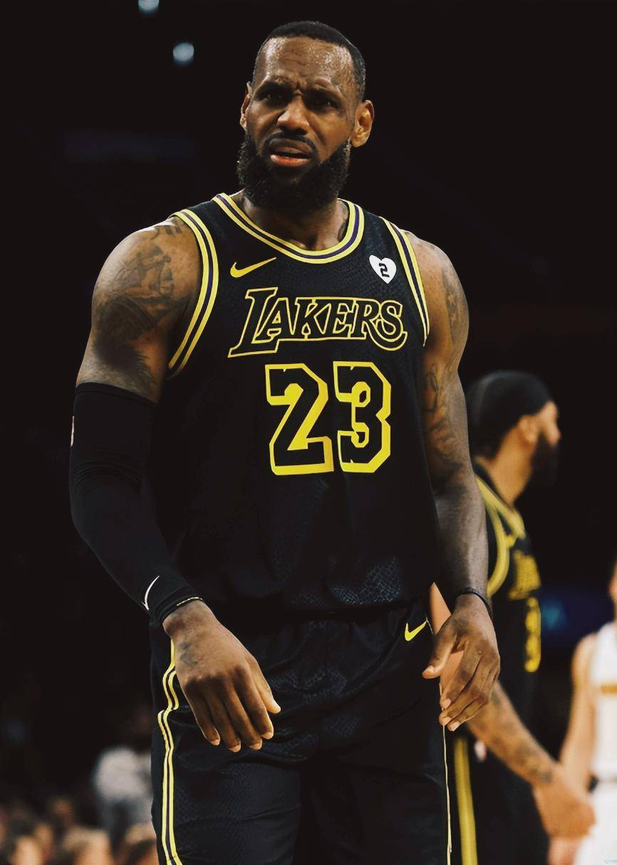 詹姆斯即将再度封神！登顶历史第一总胜场仅差59场！若达成只能说到NBA天花板了