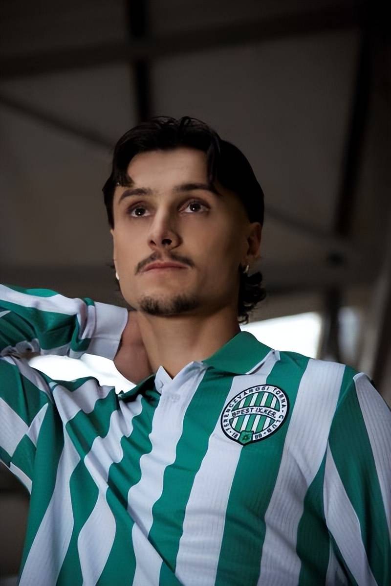 费伦茨瓦罗斯足球俱乐部发布125周年纪念版复古球衣