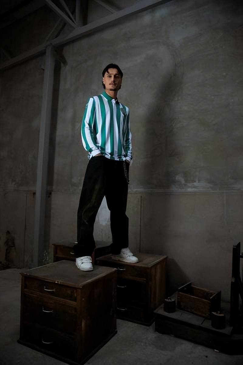 费伦茨瓦罗斯足球俱乐部发布125周年纪念版复古球衣