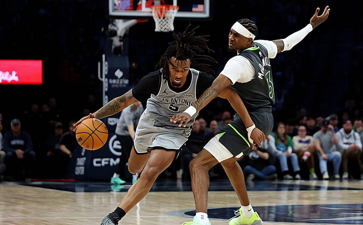 马刺后场新星卡斯尔再现低迷表现，频繁“上头”影响球队战绩