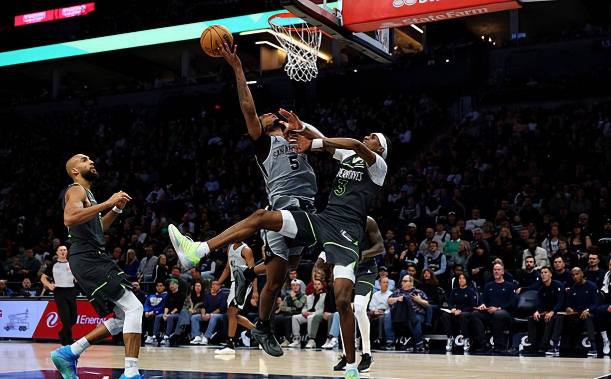 马刺后场新星卡斯尔再现低迷表现，频繁“上头”影响球队战绩